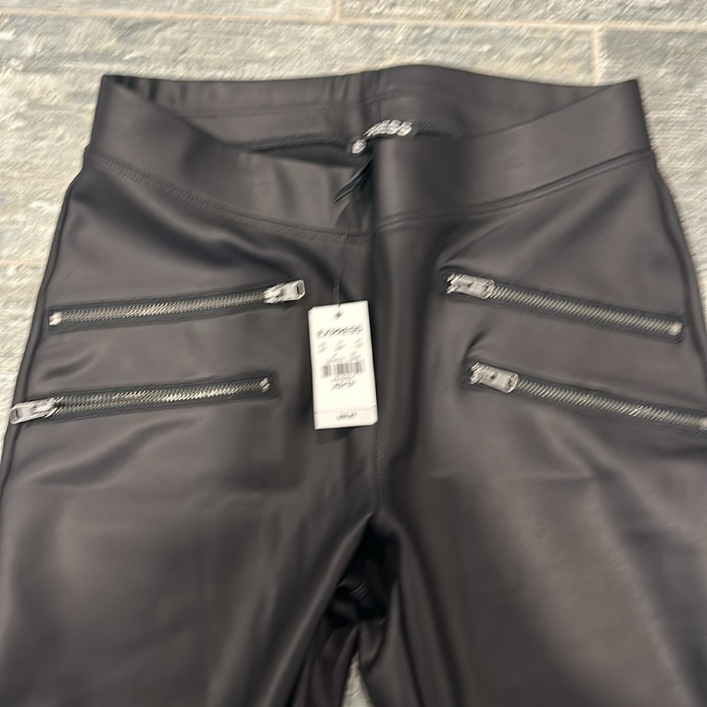 Express Liquid Leggings - Picture 2 of 3